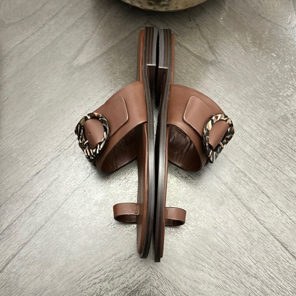 Naturalizer Finola Leather Buckle Detail Toe Loop Thong Sandals - Picture 8 of 11
